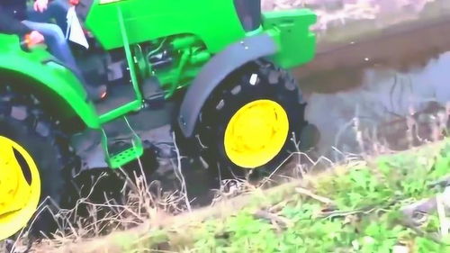 农机微视角 约翰迪尔5050e拖拉机，田间地头的可靠伙伴